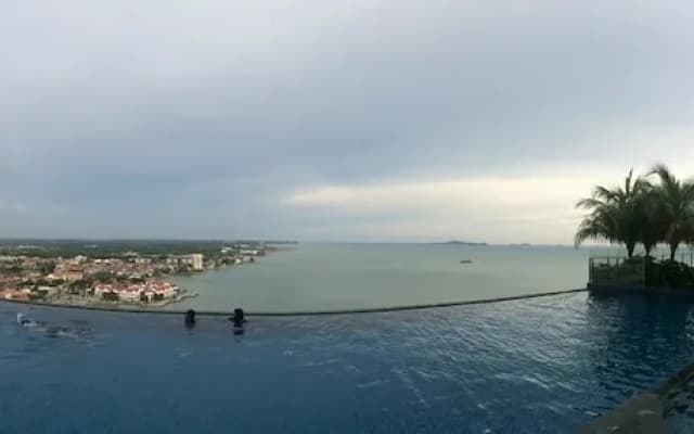 Vinz at Silverscape Luxury Residence - photo 3