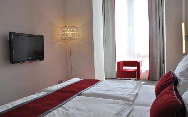 Red and Blue Design Hotel Prague - photo 5