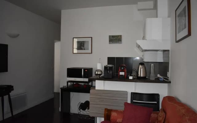 Simplistic 1 Bedroom Apartment in 17th - photo 2