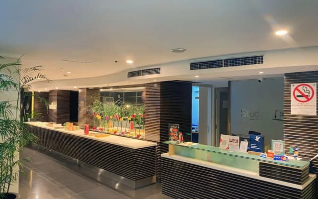 Studio One Thamrin Hotel - photo 2