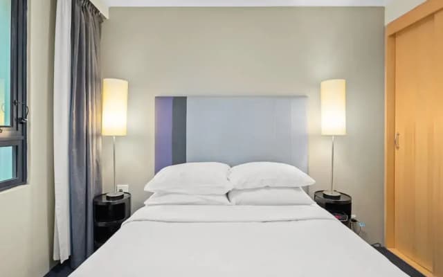 Contemporary 1-bed First Floor Unit With Pool - photo 3