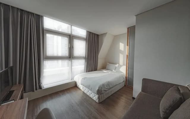 Brown Suites Hotel Sinchon Central - photo 4