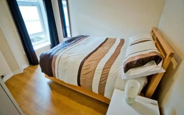 Central Open Plan Flat Sleeps 4 - photo 2