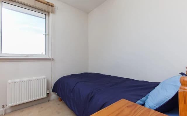 Bright, Modern 2BR Flat for 3 With Parking - photo 4
