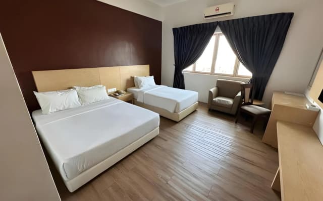 Summit Signature Hotel Batu Pahat - photo 2