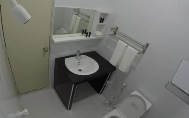 Ithaa Inn Kamadhoo Hotel - photo 4