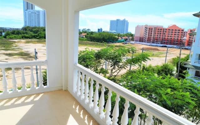 Luxury 1 bed Corner Condo - photo 3