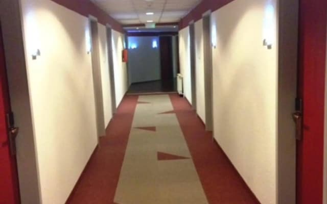FREE PARKING, FREE BREAKFAST, only 15 minutes to City Center - photo 5