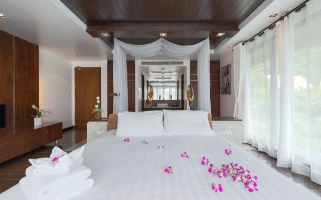 Spectacular Seaview Pool Villa Kalim 6 - photo 4