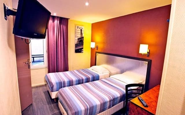 Plug Inn Boutique Hostel - photo 4