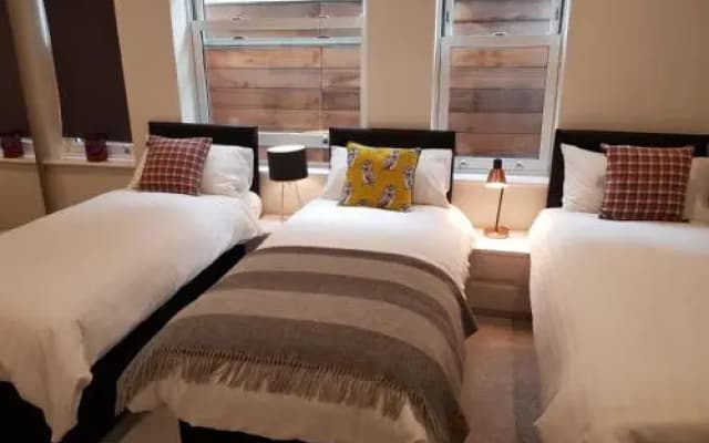 Stunning Ealing Apartment - photo 2