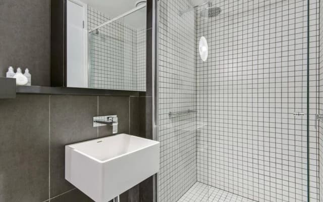 Deluxe Melbourne Empire Apartment - photo 5
