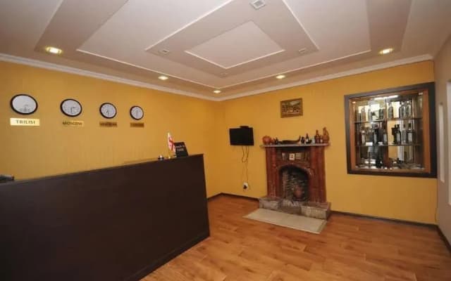 Hotel 7 Rooms - photo 2