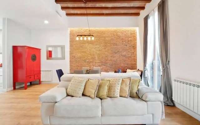 Arc de Triomf Luxury Modern 2-Bedroom 2-Bathroom - photo 3