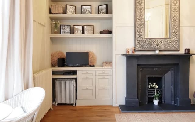 Elegant Central Street Studio - photo 4