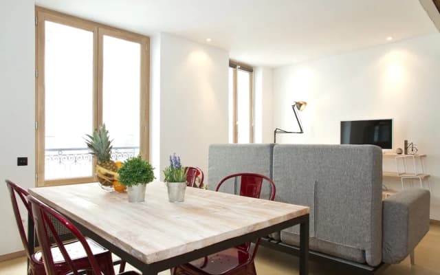 St. Germain des Pres Mabillon Apartment - photo 3