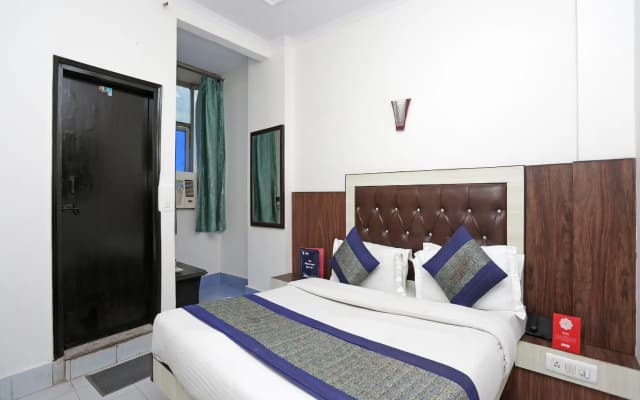 OYO 13277 Hotel Neelam Palace - photo 2