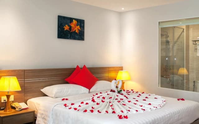 Maple Leaf Hotel & Apartment - photo 4