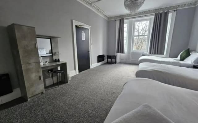 Edinburgh City Hotel - photo 2