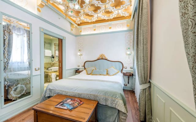 Hotel Monaco & Grand Canal - photo 5