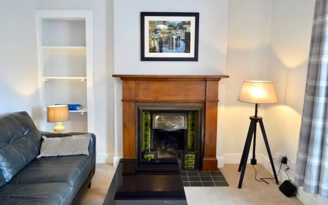 Comfortable 1 Bedroom Flat Near The Meadows - photo 2