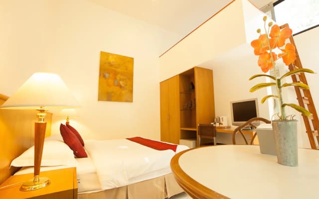 Nern Chalet Beachfront Hotel - photo 2