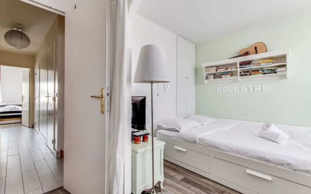 Bright 3BR Duplex Near Nation - photo 4