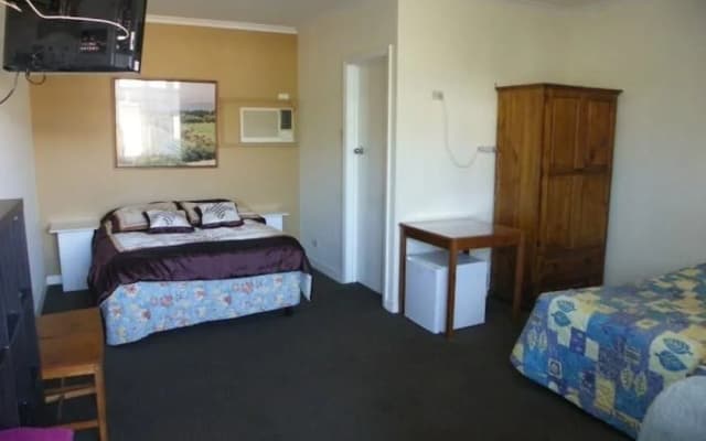 Palms Motel - photo 4
