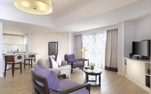Ambassador Row Hotel Suites by Lanson Place - photo 3