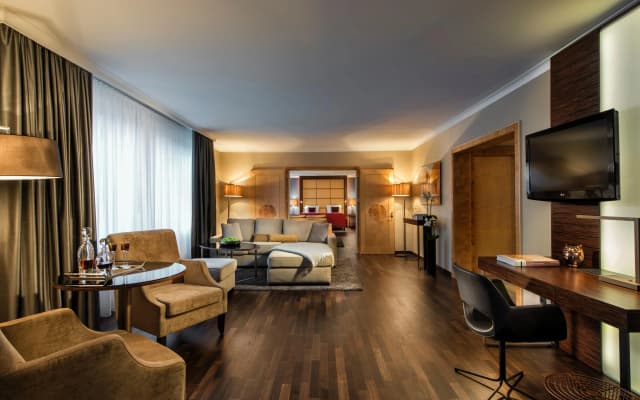 Hotel Palace Berlin - photo 4