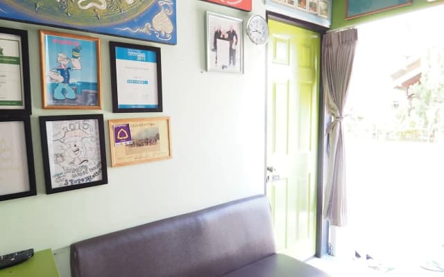 Popeye Guesthouse - photo 2