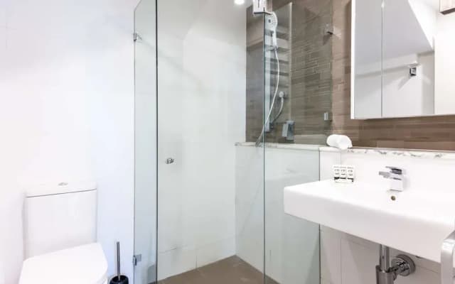 Comfy 1-bed Apartment in Perfect Location - photo 4