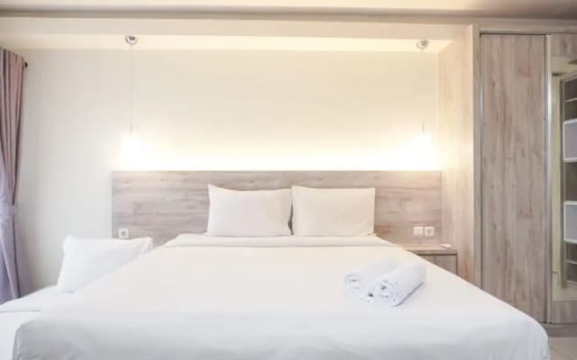 Comfort And Minimalist Studio At Amethyst Apartment - photo 2