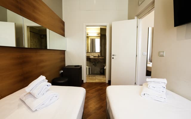 Hotel Embassy - photo 3