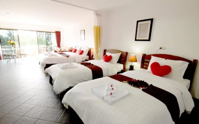 Dengs Kamala GuestHouse - photo 2