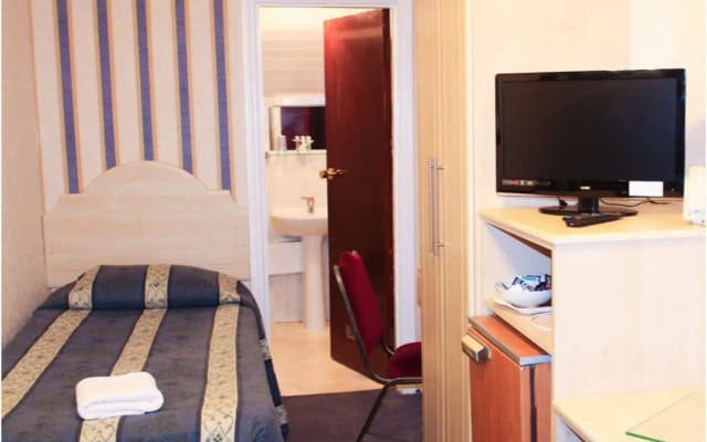 Lampton Guest House - photo 3