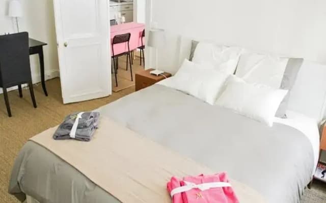 Notre Dame - Seine River Banks Apartment - photo 2