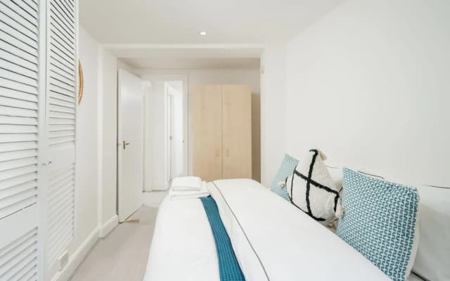 Russell Sq Suite 2 Bed Apartment - photo 2
