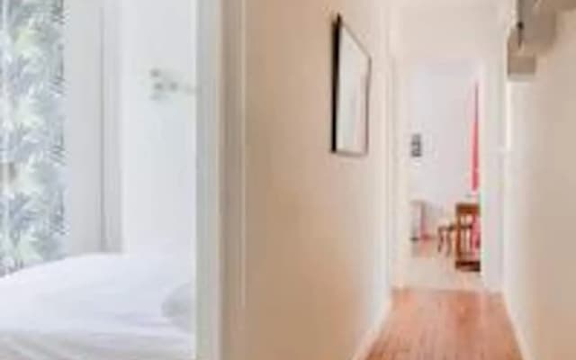 Eiffel Tower Saint Residence - photo 3
