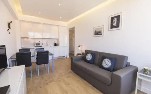 LovelyStay - Light & Comfy Flat - photo 2