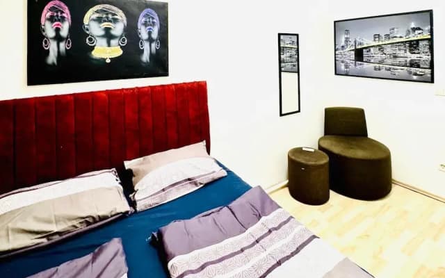 Bright 4BR Apt for 8 Near FAC Platz - photo 2