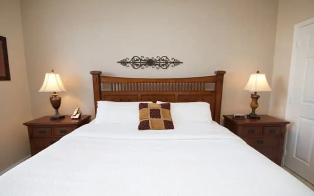 Executive Penthouse 3 Bedroom Condo by RedAwning - photo 2