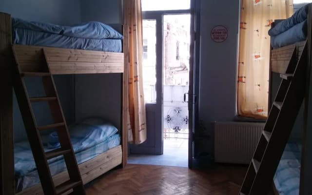 Vareron Hostel - photo 4