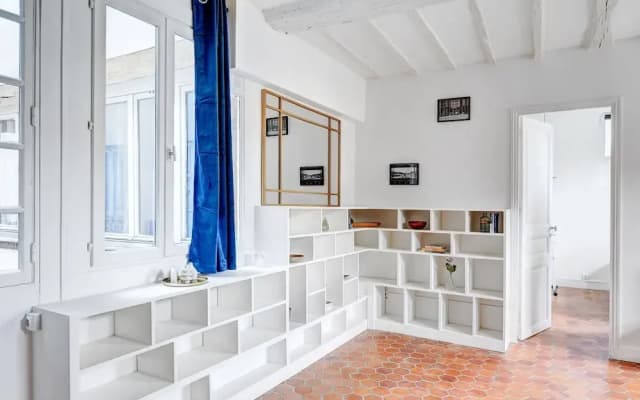 Bright 1BR Bastille Getaway - 4 Guests - photo 3