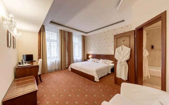 Fleur De Lis Hotel - photo 3