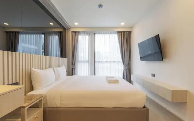 New Condo w Pool Gym Beach Nearby C247 - photo 3