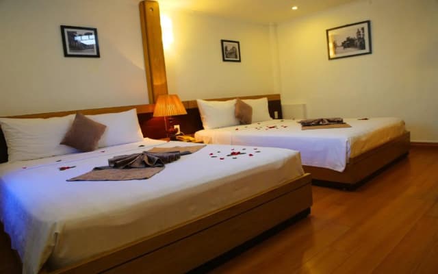 Madam Moon Hotel - photo 2