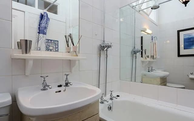 Veeve  Stunning 2 Bed 2 Bath In South Kensington Cornwall Gardens - photo 4
