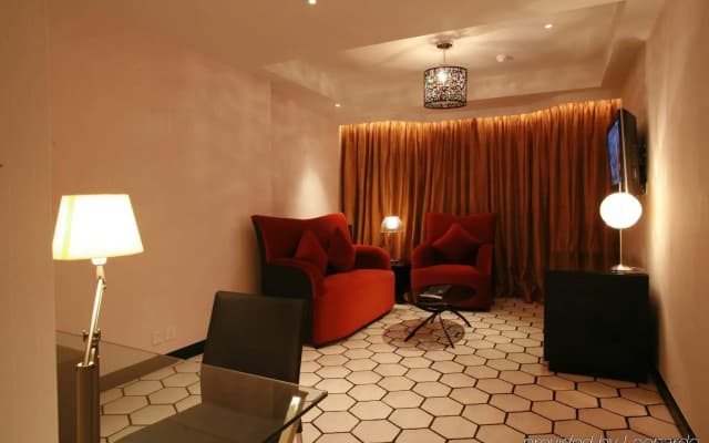 The Luxe Manor - photo 3
