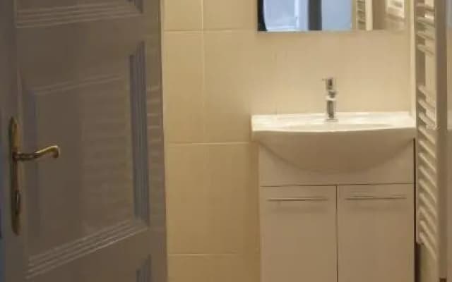 City Centre Apartment with 3 Bathrooms - photo 3